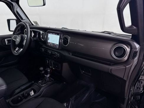 Used 2023 Jeep Wrangler Sahara image 28