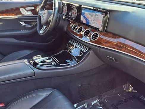 Used 2017 Mercedes-Benz E 300 4MATIC image 36