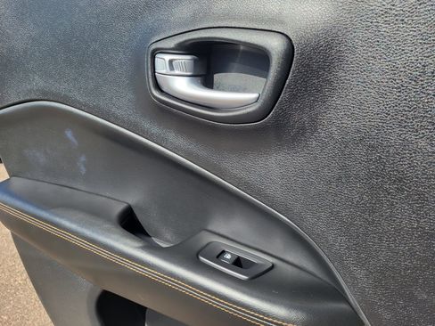 Used 2018 Jeep Compass Limited image 10