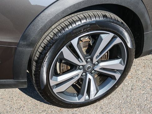 Used 2025 Volvo V60 B5 Cross Country Plus image 13