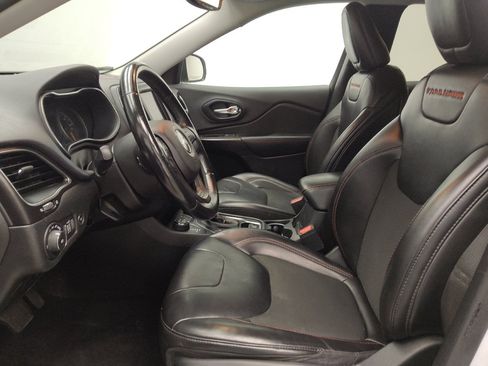 Used 2019 Jeep Cherokee Trailhawk w/ Comfort/Convenience Group AWD/4WD image 17
