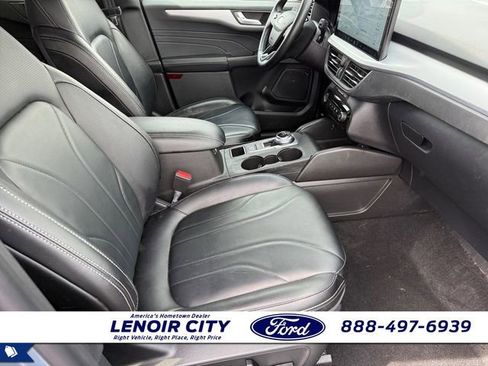 Used 2025 Ford Escape SE w/ PHEV Premium Package FWD image 12