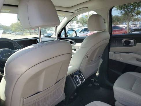 Certified 2023 Kia Sorento SX image 9
