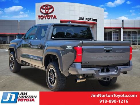 Used 2025 Toyota Tacoma TRD Off-Road AWD/4WD image 8