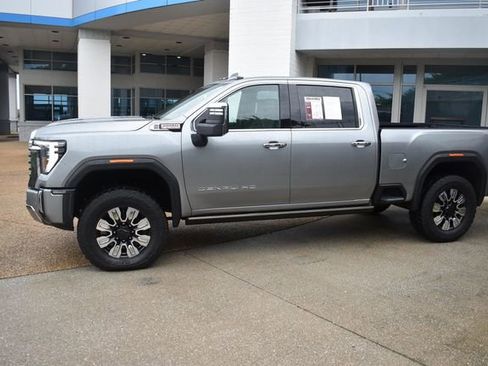 Used 2025 GMC Sierra 2500 Denali w/ Technology Package AWD/4WD image 6