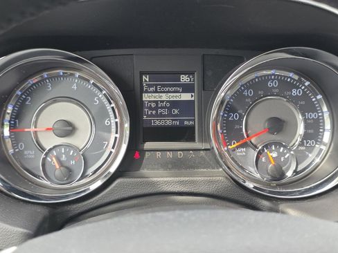Used 2014 Chrysler Town & Country Touring-L w/ Trailer Tow Group FWD image 19
