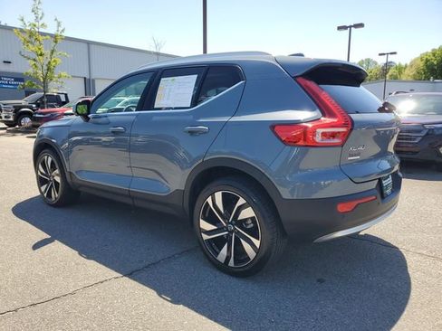 Used 2023 Volvo XC40 B5 Plus w/ Climate Package AWD/4WD image 4