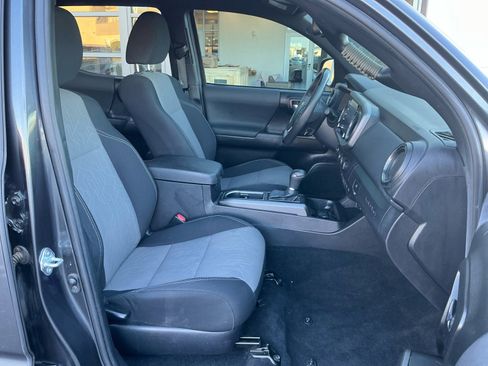 Certified 2022 Toyota Tacoma TRD Off-Road image 19