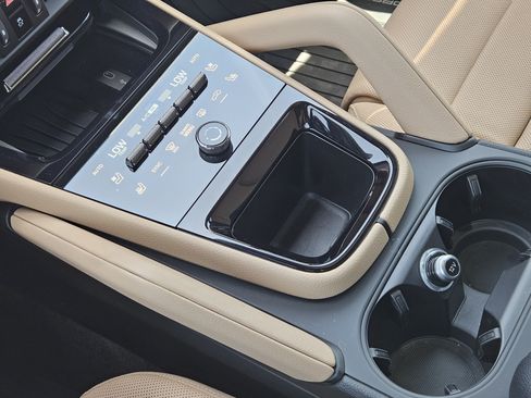Certified 2026 Porsche Cayenne AWD/4WD image 20