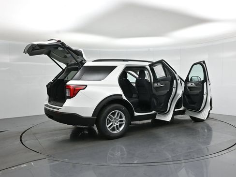 New 2026 Ford Explorer Active RWD image 5