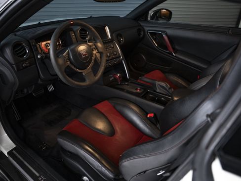 Used 2016 Nissan GT-R NISMO AWD/4WD image 30