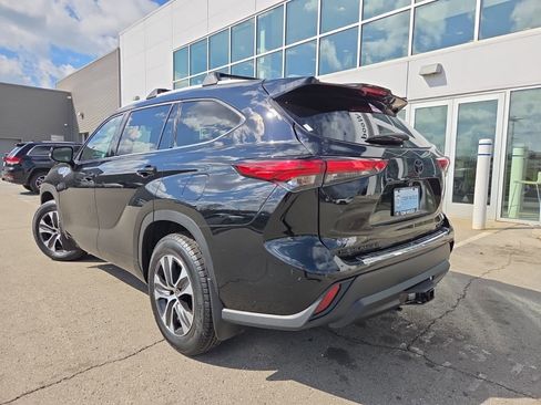 Used 2022 Toyota Highlander XLE image 9