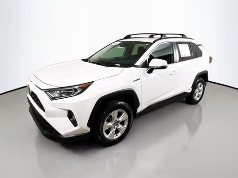 Certified 2021 Toyota RAV4 XLE w/ Convenience Package AWD/4WD image 3