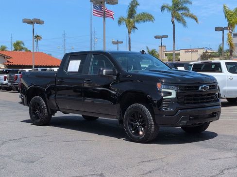 Used 2024 Chevrolet Silverado 1500 LT Trail Boss w/ LT Trail Boss Premium Package AWD/4WD image 2