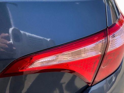 Used 2019 Toyota Corolla LE FWD image 28