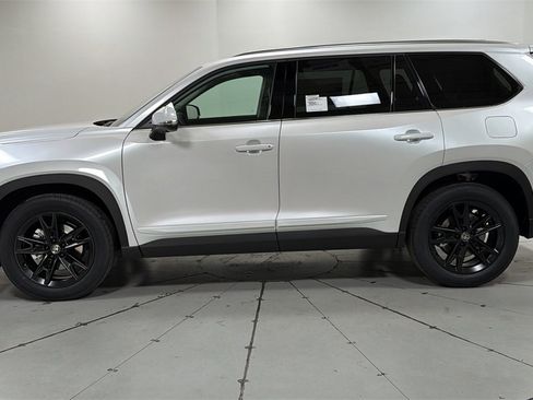 New 2026 Toyota Grand Highlander Platinum image 8