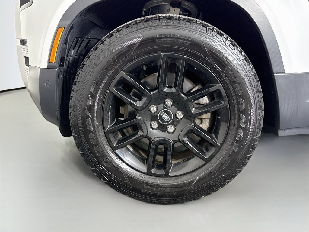 Used 2024 Land Rover Defender 110 S AWD/4WD image 32