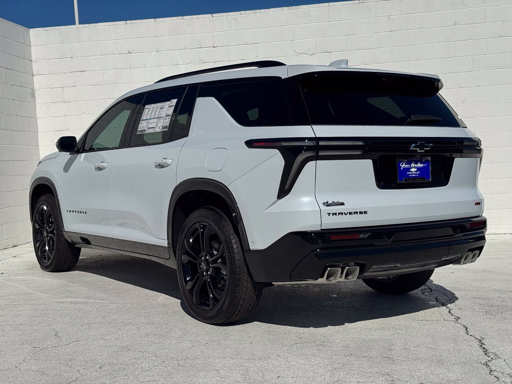 New 2027 Chevrolet Traverse RS w/ LPO, Floor Liner Package FWD image 11