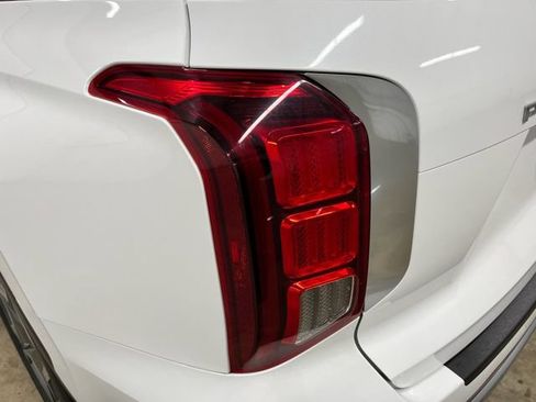 Used 2023 Hyundai Palisade Limited FWD image 9