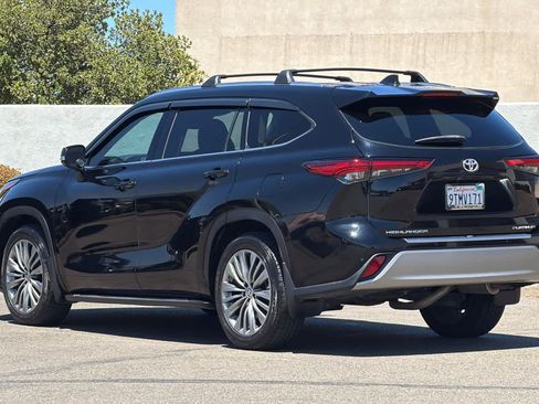 Used 2021 Toyota Highlander Platinum FWD image 7