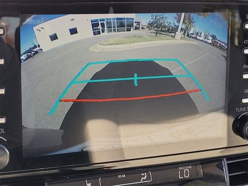 Used 2024 Toyota Sienna LE image 18