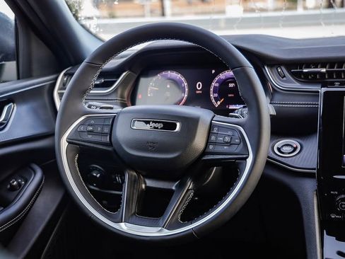 New 2025 Jeep Grand Cherokee Laredo w/ Luxury Tech Group I image 16