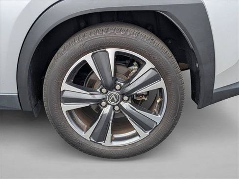 Used 2019 Lexus UX 200 w/ Premium Package FWD image 22