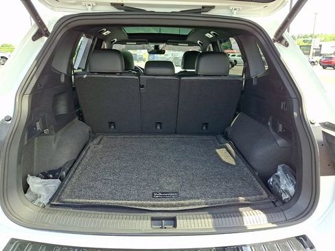 Used 2024 Volkswagen Tiguan SE R-Line AWD/4WD image 30