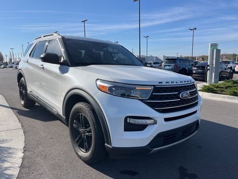 Used 2020 Ford Explorer XLT w/ Equipment Group 202A image 3