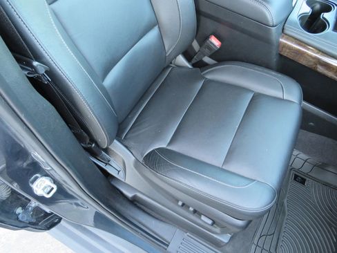 Used 2020 Chevrolet Suburban LT image 38