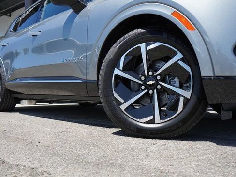 New 2025 Chevrolet Equinox EV LT image 10