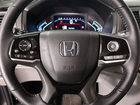 Used 2024 Honda Odyssey Touring image 3