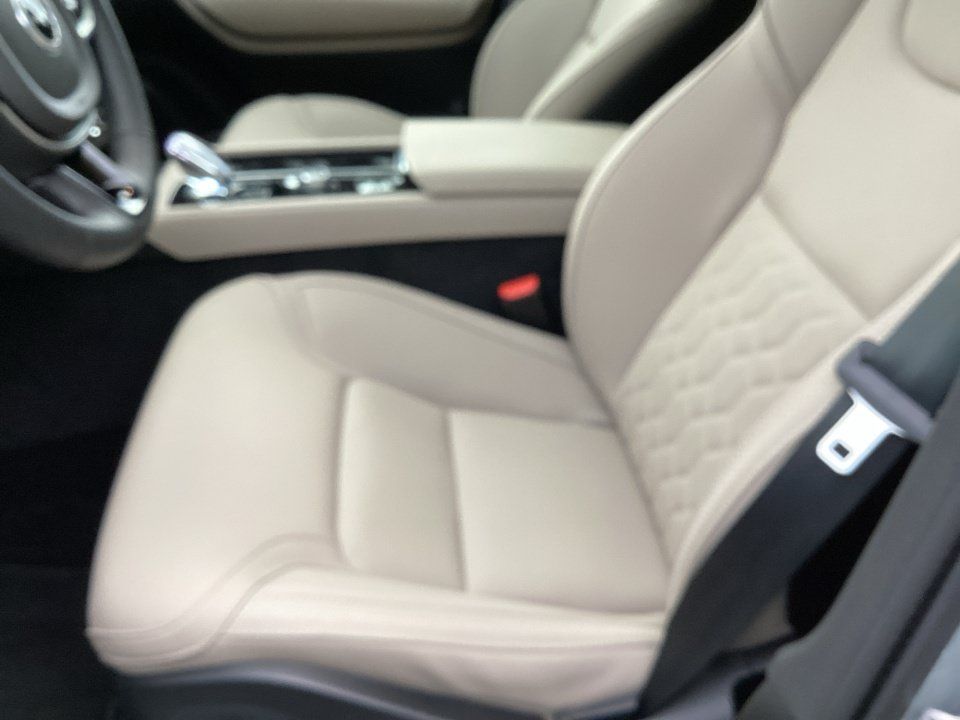 Used 2026 Volvo XC90 B6 Core AWD/4WD image 30