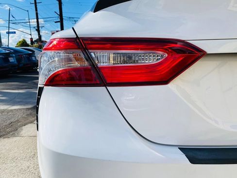 Used 2022 Toyota Camry SE FWD image 19