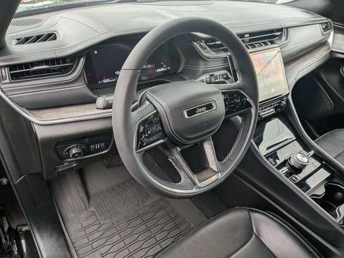 Certified 2023 Jeep Grand Cherokee Overland AWD/4WD image 11