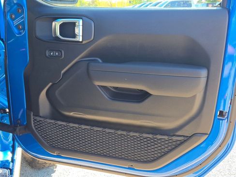 New 2025 Jeep Wrangler Rubicon w/ Xtreme 35 Tire Package image 9