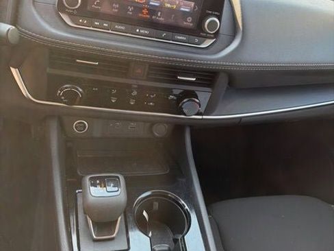 Used 2023 Nissan Rogue S image 8