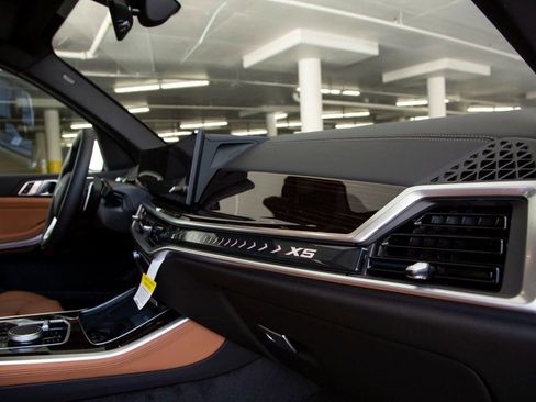 Used 2026 BMW X5 sDrive40i w/ Parking Assistance Package image 30