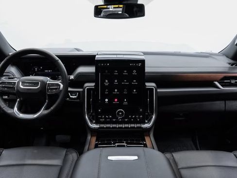 Used 2026 GMC Yukon Denali w/ Sun & Power Step Package AWD/4WD image 10