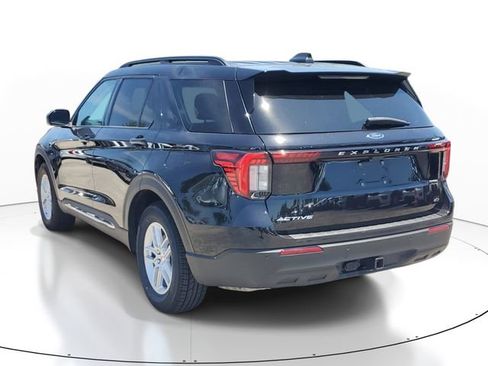 Used 2025 Ford Explorer Active RWD image 3