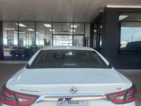 Used 2022 Nissan Maxima SV w/ Floor Mat Group FWD image 3