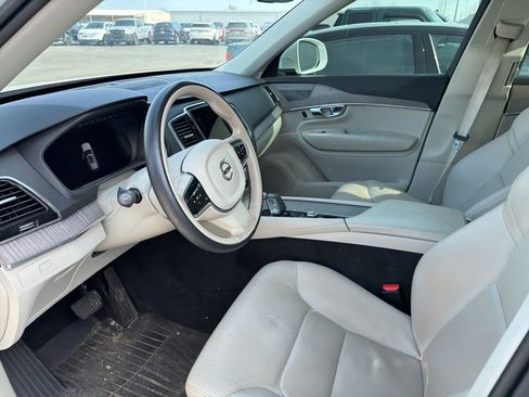 Used 2023 Volvo XC90 B6 Plus image 12