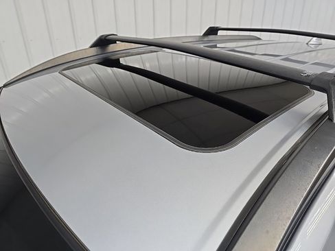 Used 2022 Toyota Corolla Cross XLE image 11