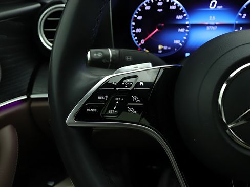 Used 2022 Mercedes-Benz E 350 Sedan image 10