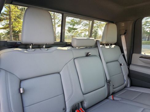 Certified 2024 Chevrolet Silverado 2500 LT image 12