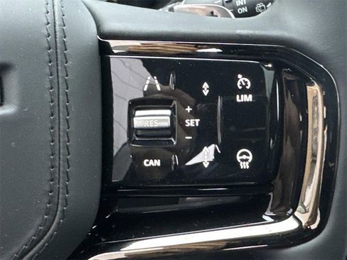 New 2026 Land Rover Range Rover Velar Dynamic SE image 27