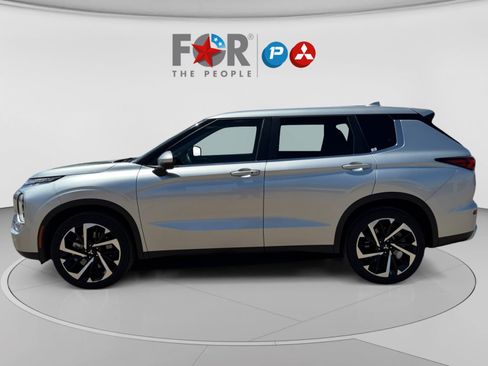 Used 2023 Mitsubishi Outlander SE FWD image 2