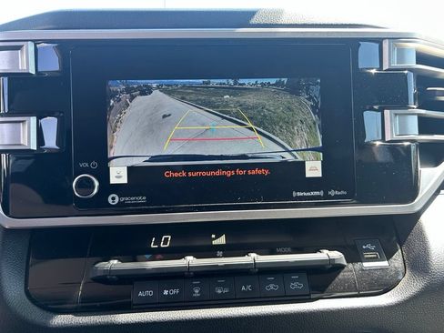 Used 2022 Toyota Tundra SR5 w/ SR5 Convenience Package AWD/4WD image 17