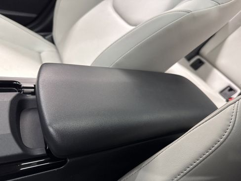 Certified 2024 Toyota Prius XLE image 29