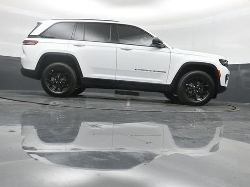 New 2025 Jeep Grand Cherokee Altitude AWD/4WD image 37